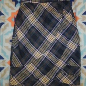 Plaid tulip hem wool skirt